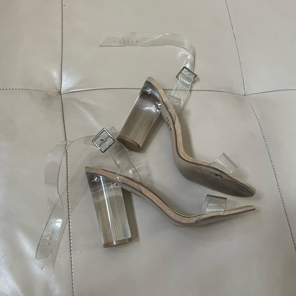 Steve Madden Clearer, Clear Heel Sandal, Ankle Steps, Size 9M - Picture 2 of 9